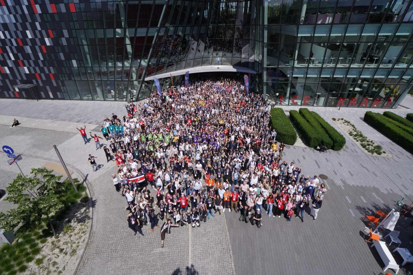WordCamp Europe Draws 2,458 to Kraków, Bouncing Back From Basel Dip as CERN Goes Live on WordPress